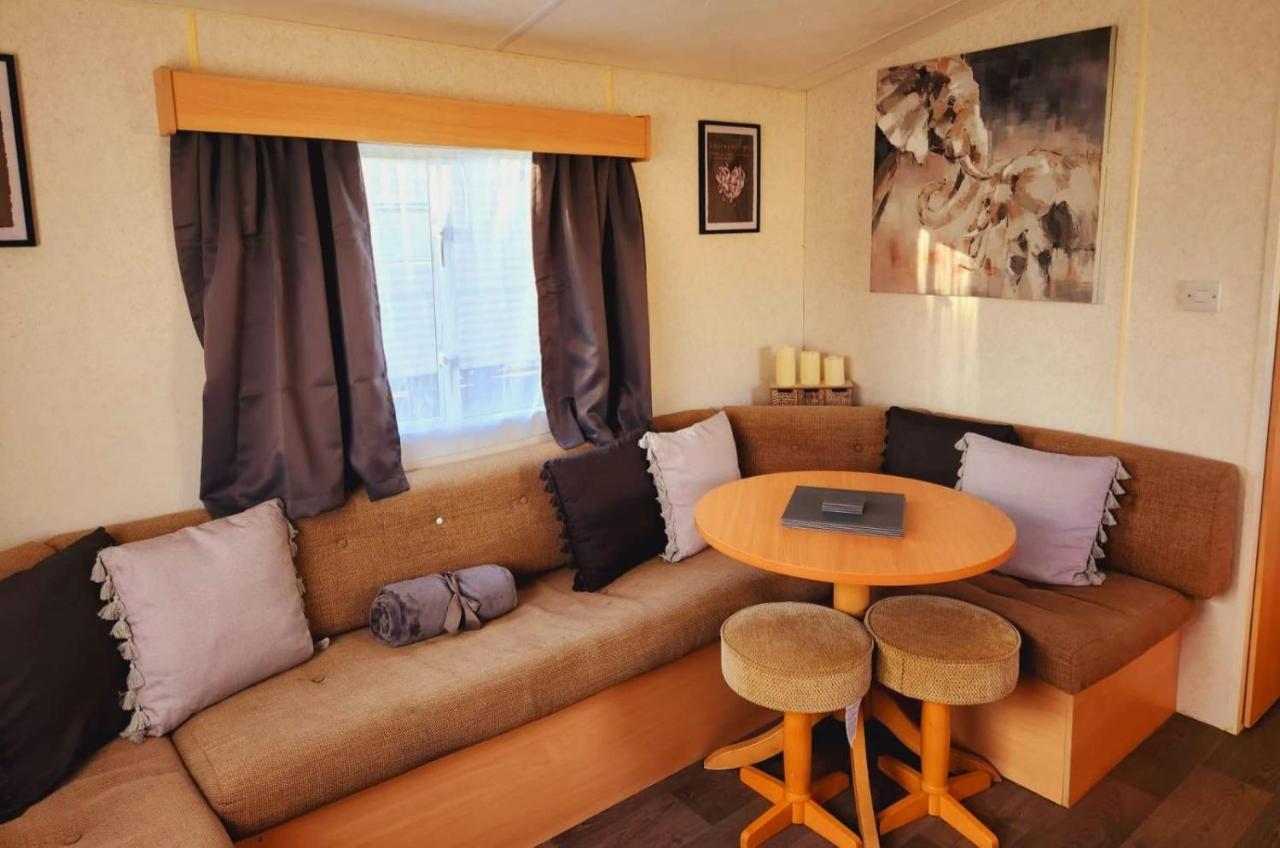 Hotel Comfy Caravan On Marine Park Rhyl Exterior foto