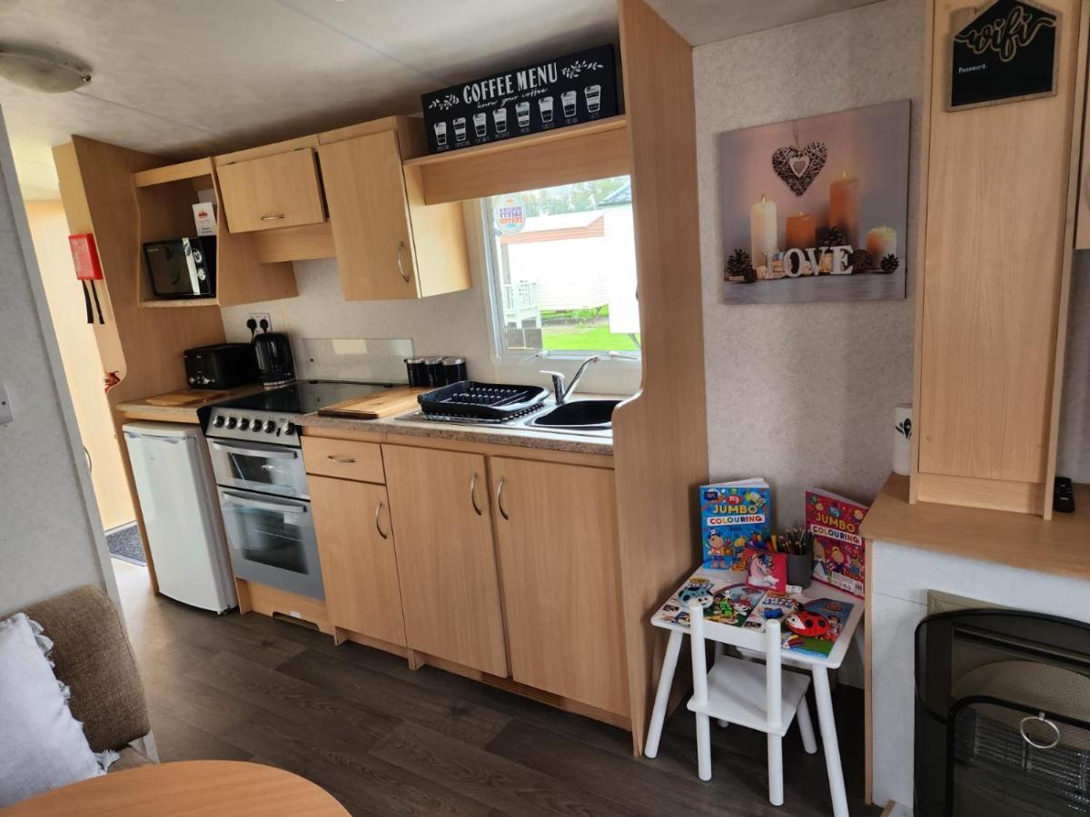 Hotel Comfy Caravan On Marine Park Rhyl Exterior foto